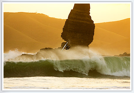 SURFING NEW CALEDONIA